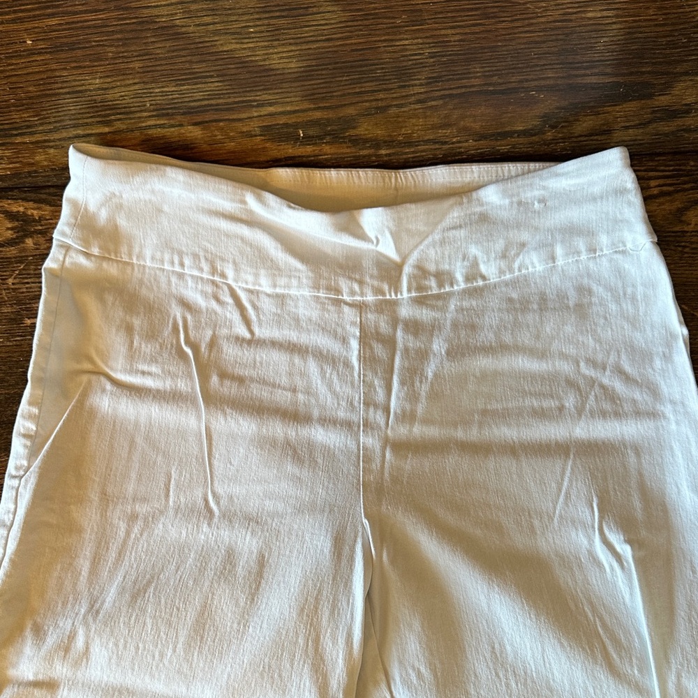 Ruby Rd. Classic White Capris - Picture 2 of 3